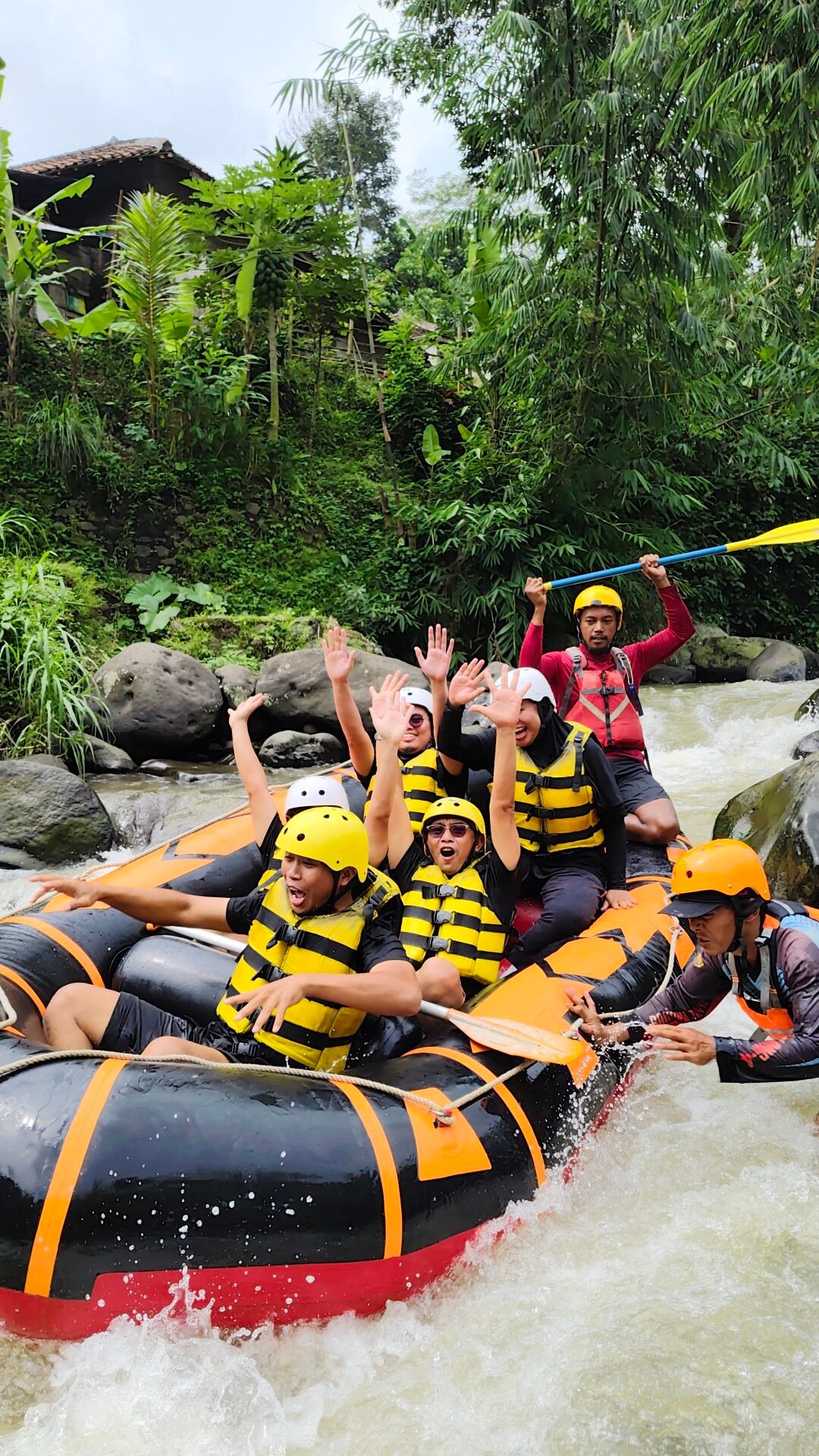 rafting Cipunagara untuk gathering perusahaan