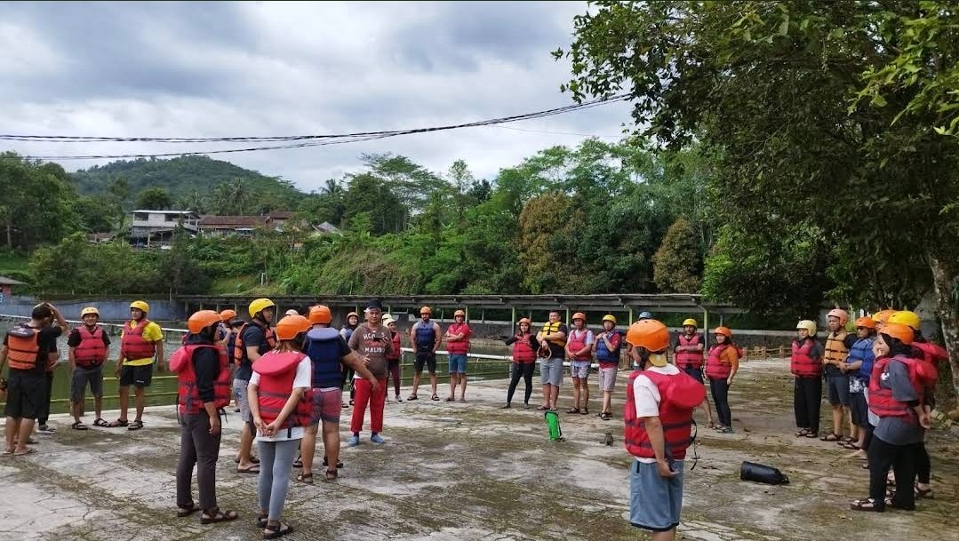 safety briefing rafting Cipunagara Subang