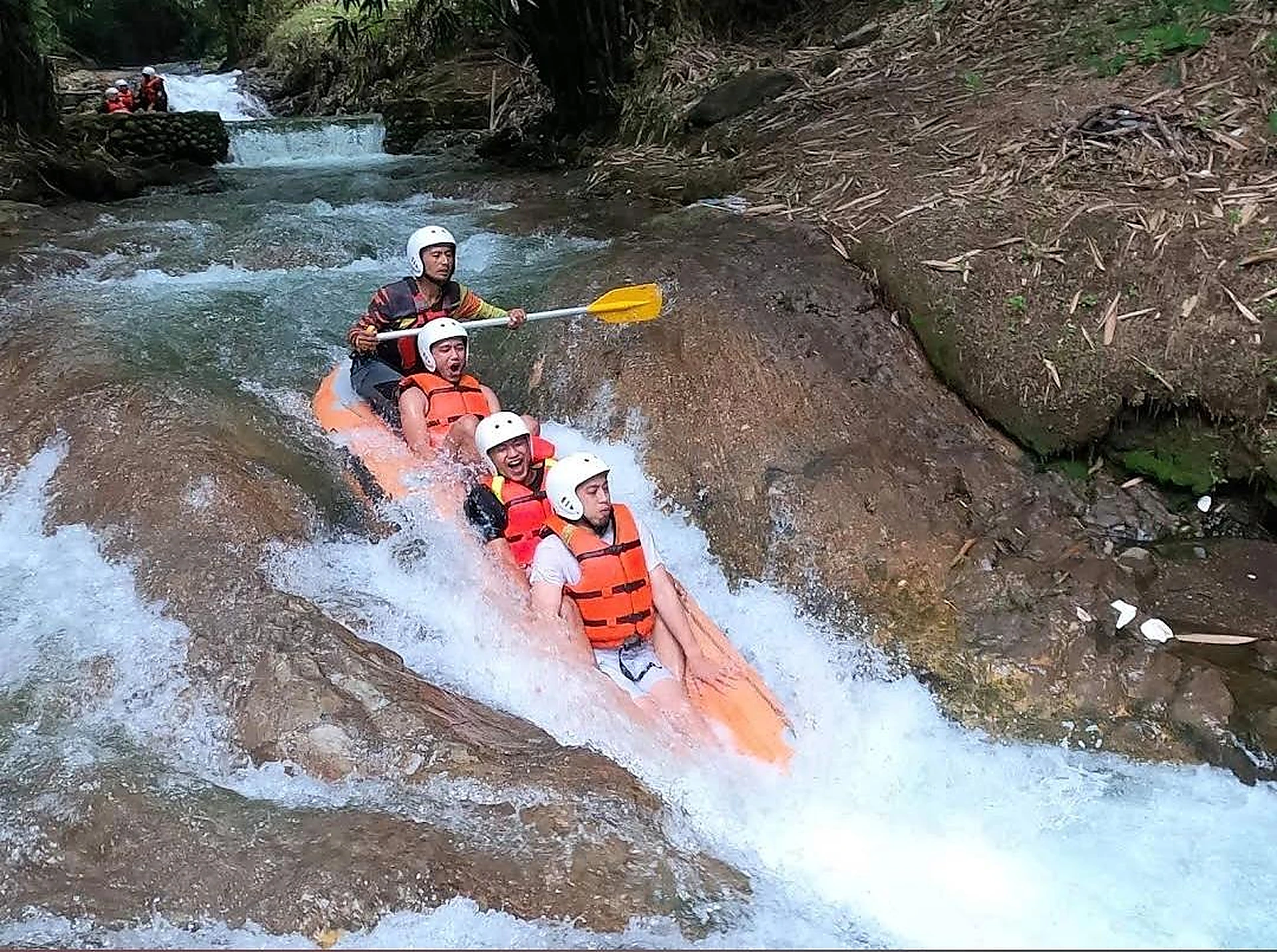 pengalaman rafting air hangat Ciater Subang