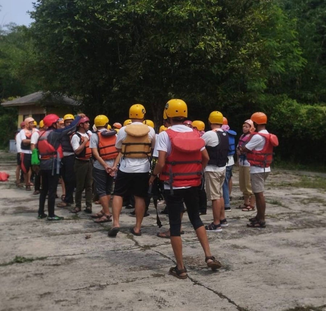 safety briefing sebelum kegiatan rafting